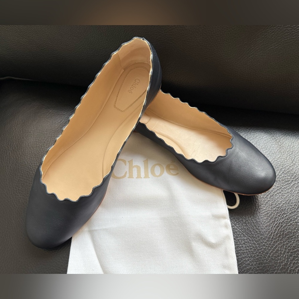 Chloe scalloped flats in Navy size 37